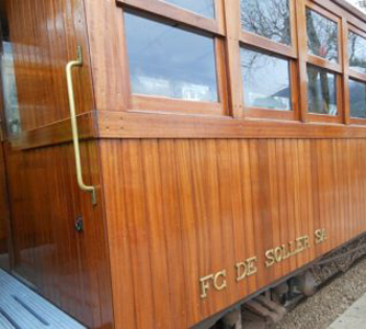 Alter Holz-Waggon vom Zug nach Sóller